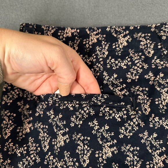 Lee Womens 12 P Navy Floral Regular Fit Mid Rise Bermuda Shorts Pockets - Picture 10 of 10